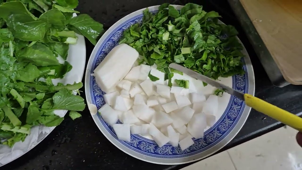 @Cooking with raj How to make muli ke leaf ki Recipe Healthy tasty