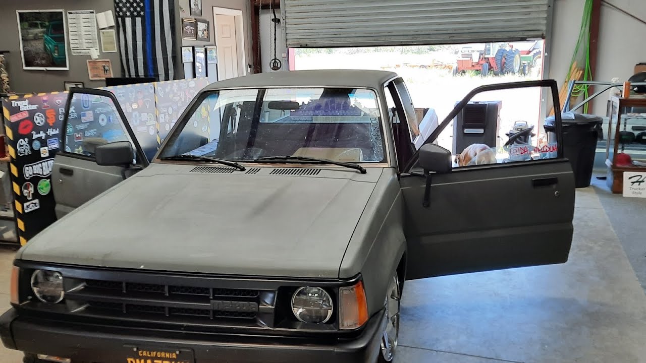Legacy Ragtop устанавливается на Mazda B2200 SE-5 cab plus 1990 года.