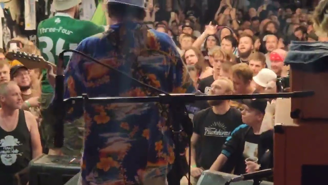 TRUCKDRIVERS - Безумцы землю ногами крутят (live in Punk Fiction)