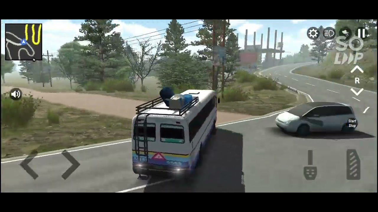 Himachal roadway bus ne car ko hit kiya..