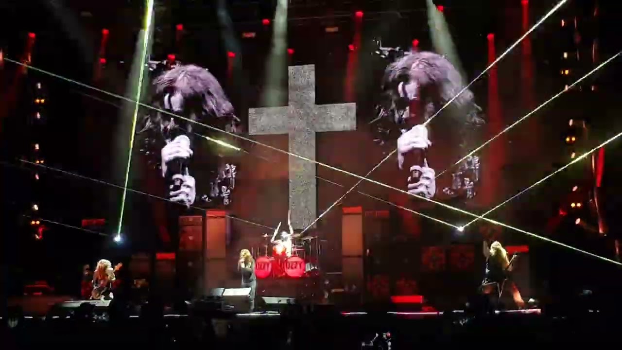 Paranoid, Oz. Os. Live in Argentina 2018, Obras Sanitarias Stadium.