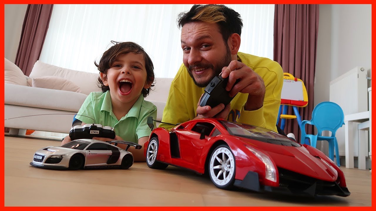 YANKI VE BABASI UZAKTAN KUMANDALI ARABA YARIŞI YAPIYOR