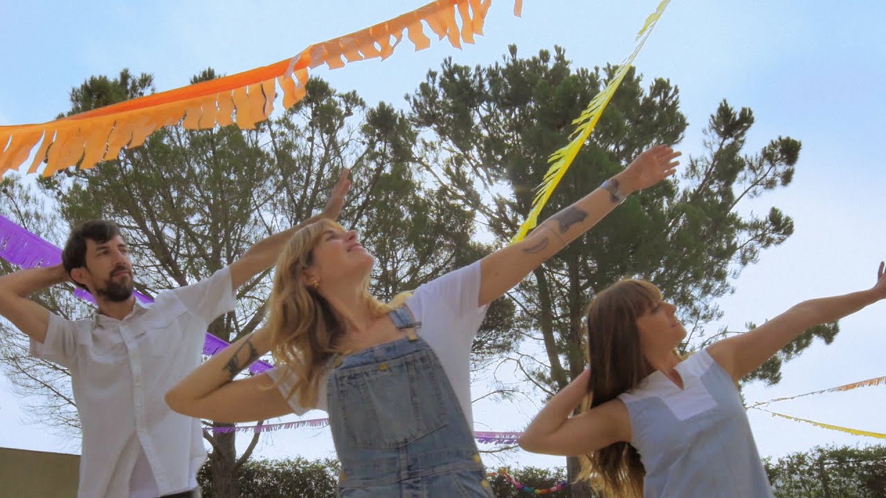 Me and the Bees - Love and Fun [Official Video]