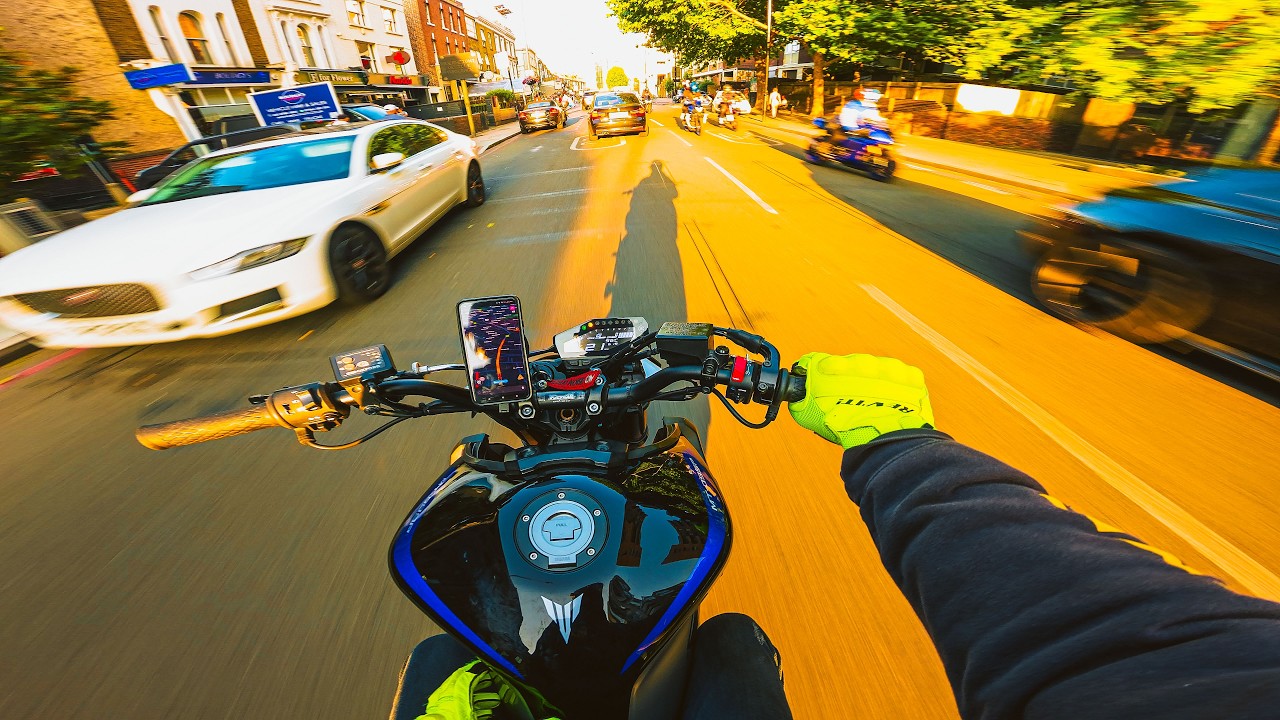 Little City Ride. | YAMAHA MT-09 SP + AKRAPOVIC