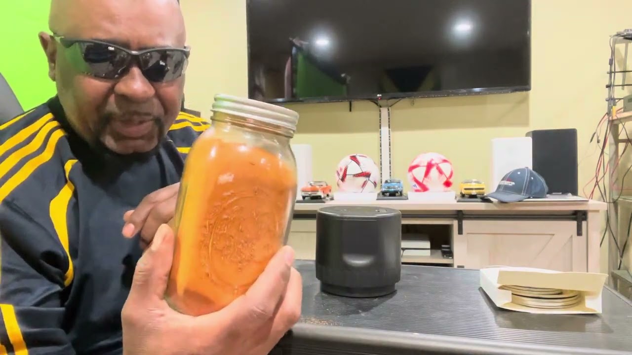 Unboxing the KZ-80 portable sealing machine.