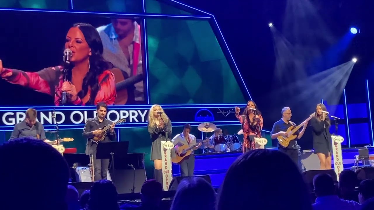 Sara Evans - A little bit stronger 07.10.2023