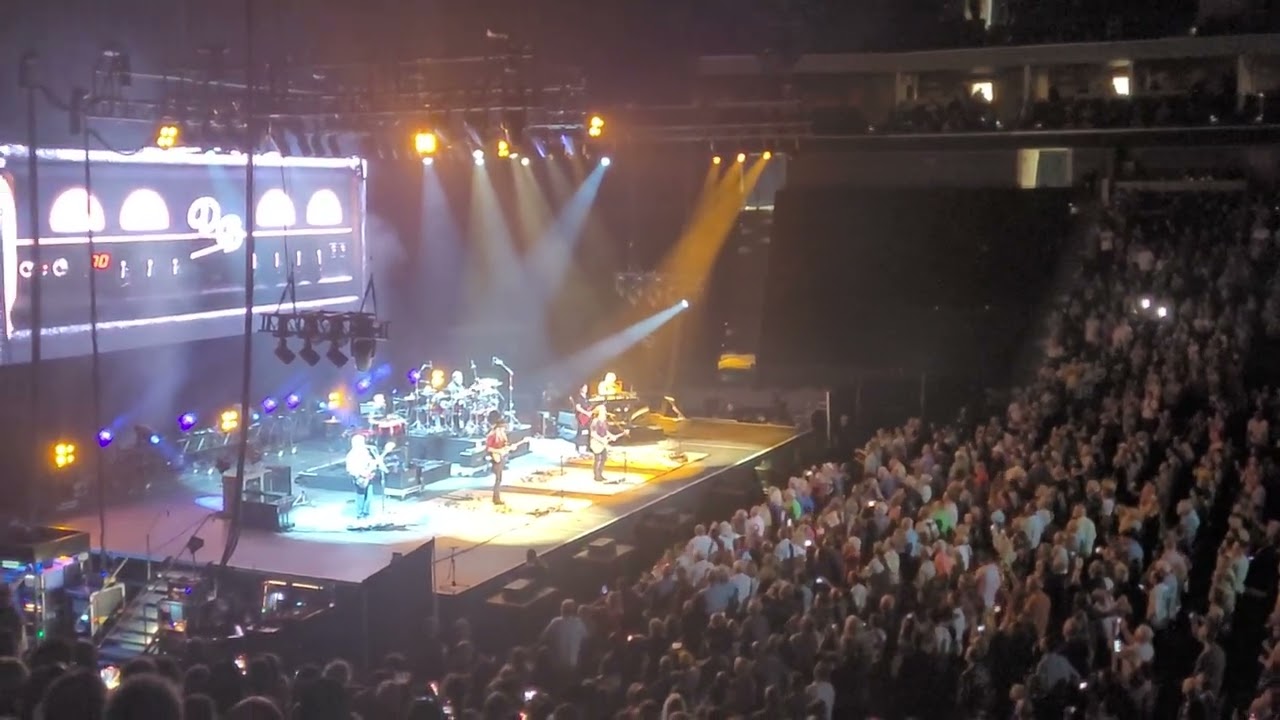 The Doobie Brothers Listen to the Music