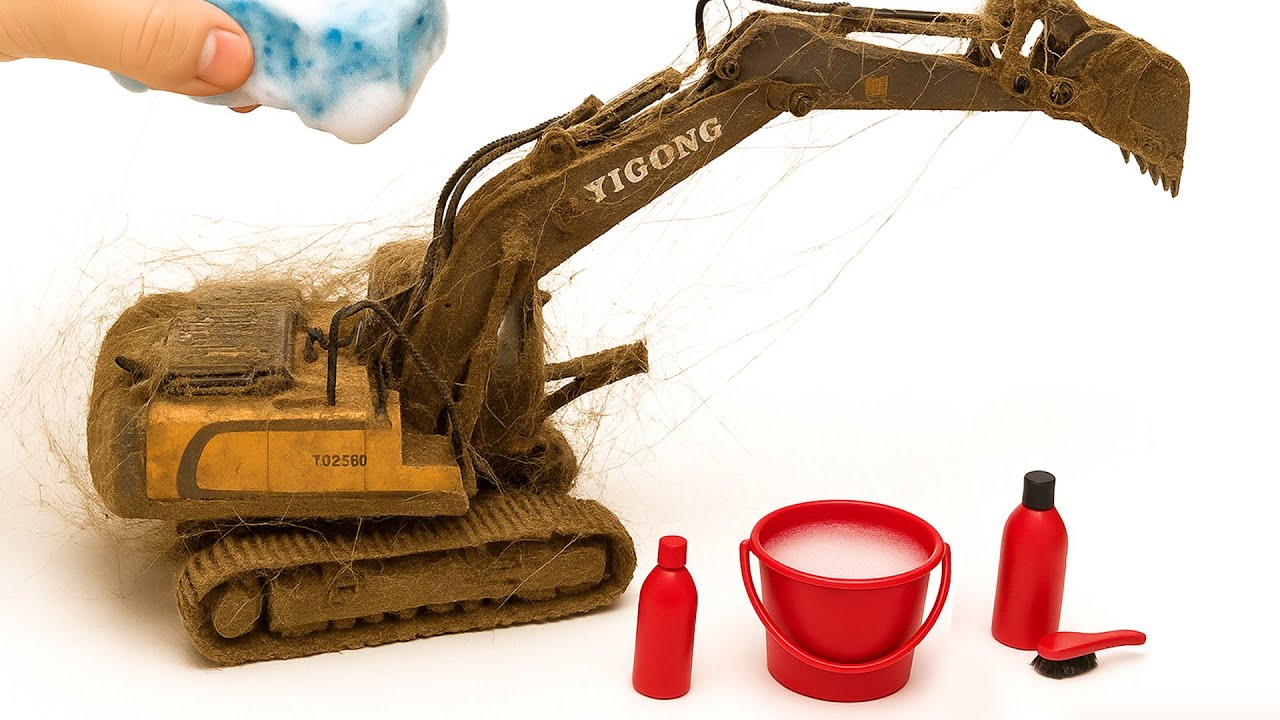 Super Realistic Cleaning of a 1:20 RC Excavator After an Extreme Sand Digging Adventure 🥵