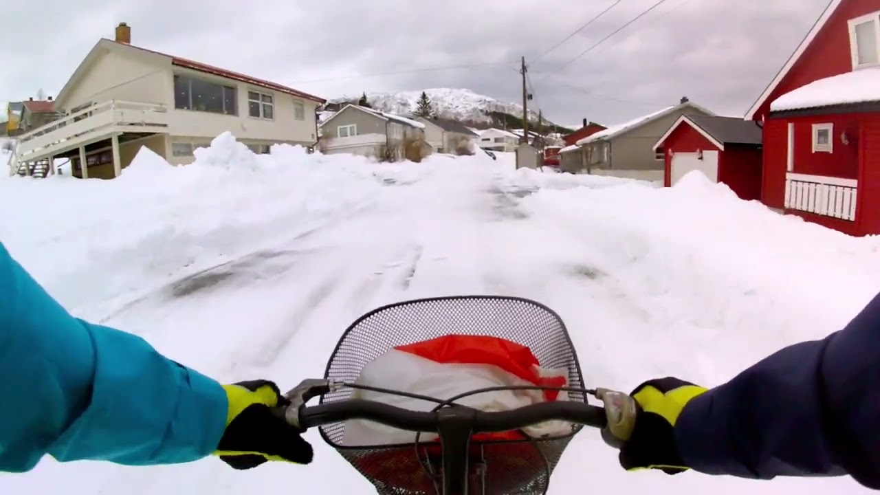 Skjervøy, Norge. Winter bike ride beyond Arctic Circle