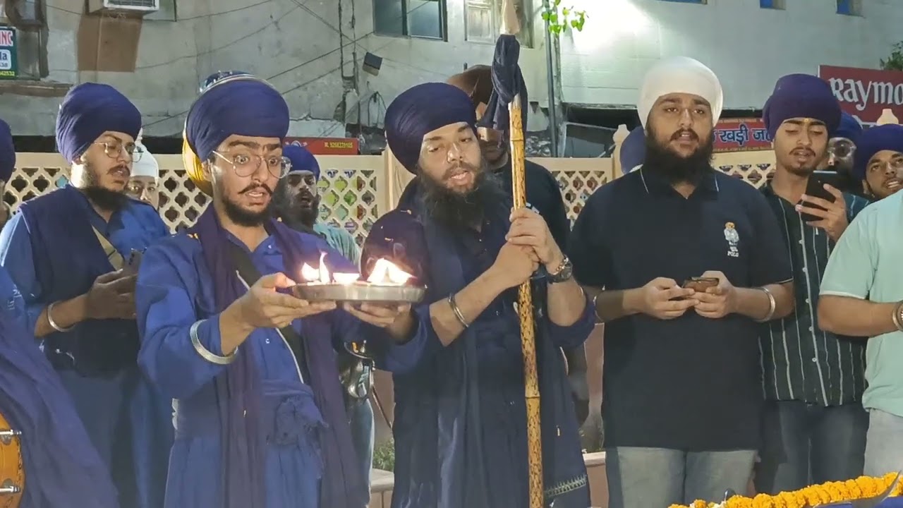 Saturday night Chandni chowk#trending#dalpanth#budhadal#nihang#sisganjsahib#rat#femly#kirtan#akali