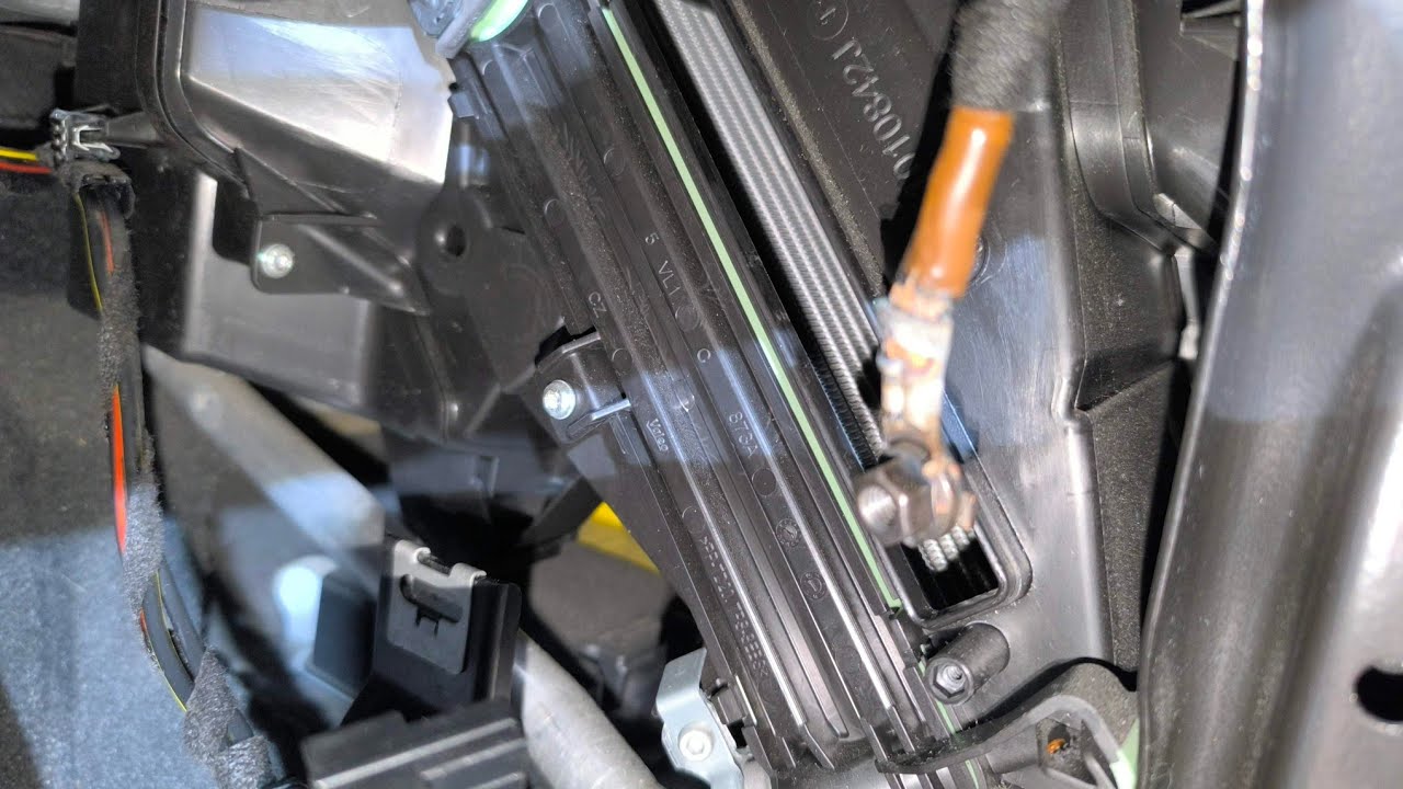 audi A3 zapach spalenizny z nawiewu