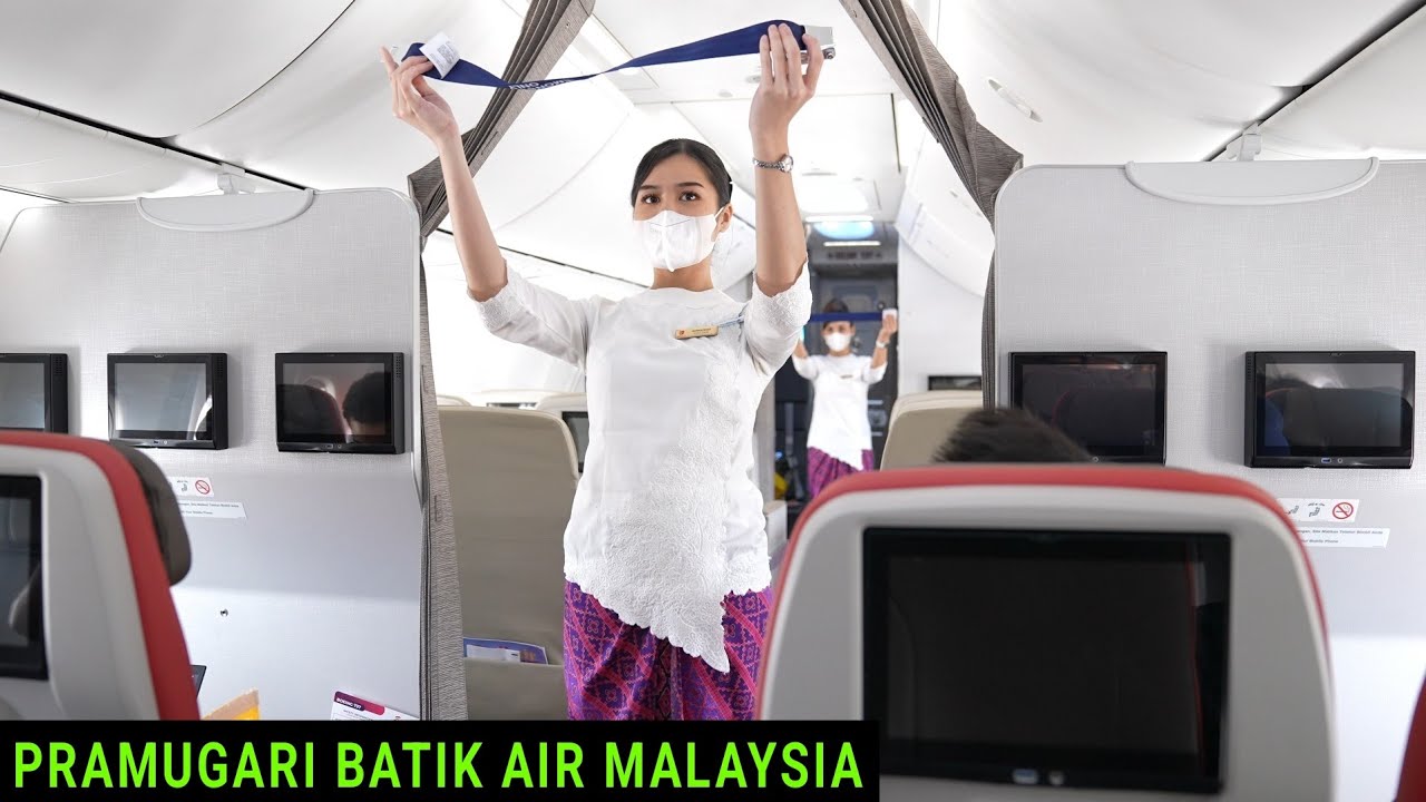 Pramugari Cantik Batik Air Malaysia Saat Memperagakan Cara Penggunaan Alat Keselamatan dlm Pesawat