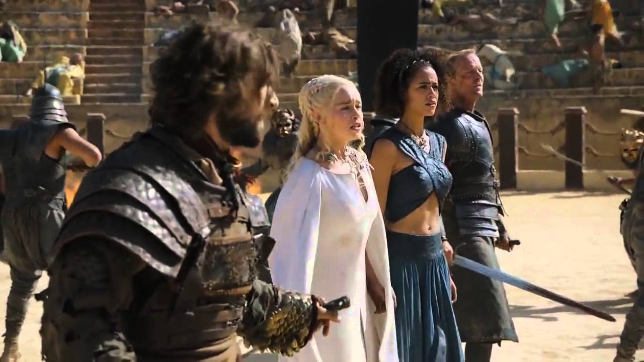 Drogon salva a Daenerys Targaryen | Juego de Tronos Espa&ntilde;ol HD