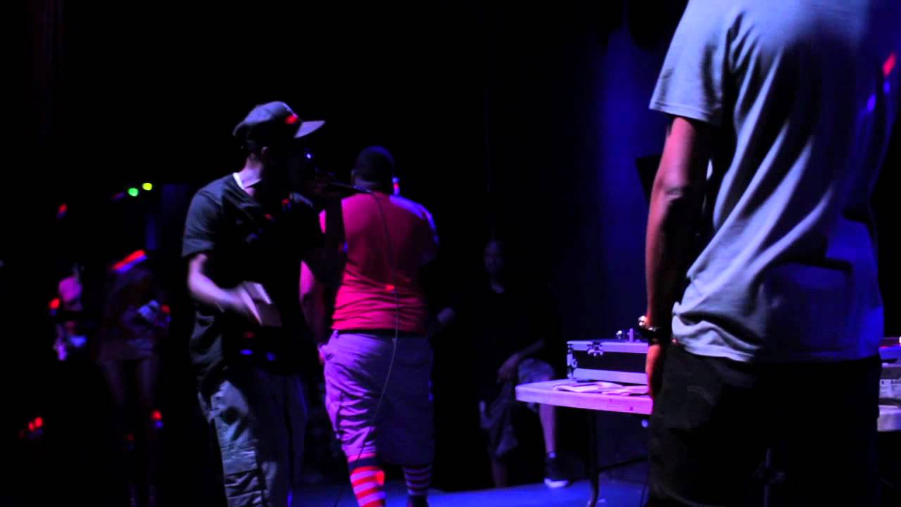 Seanie G Uncut: Luxury League live @ Skully's
