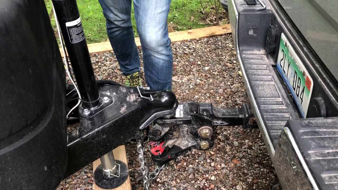 Travel trailer hitch hookup for Camco recurve R6