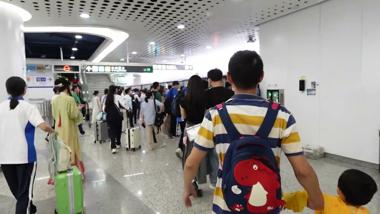 Smooth Connection! at Universiade Station (SZ)