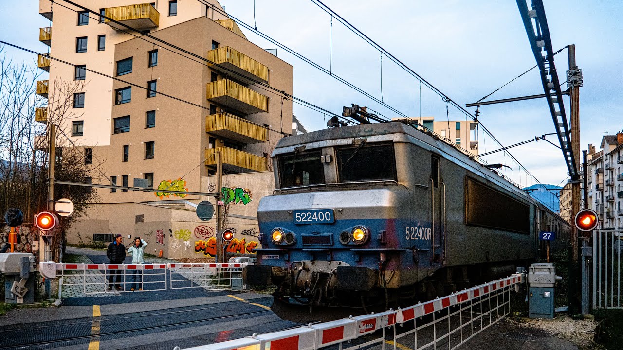4K : COMPILATION TRAINS FRANÇAIS & PASSAGE A NIVEAU EN ACTION - CHAMBÉRY !