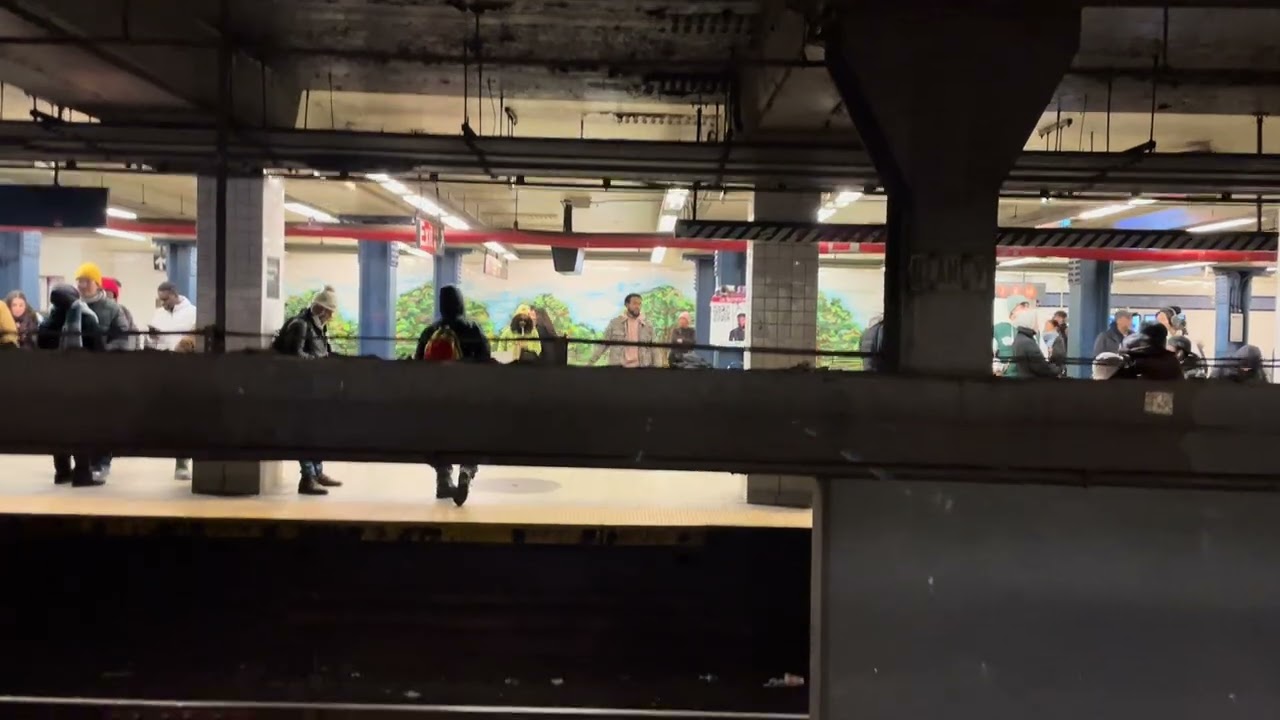 Delancey St&mdash;Essex St F Line Station performance