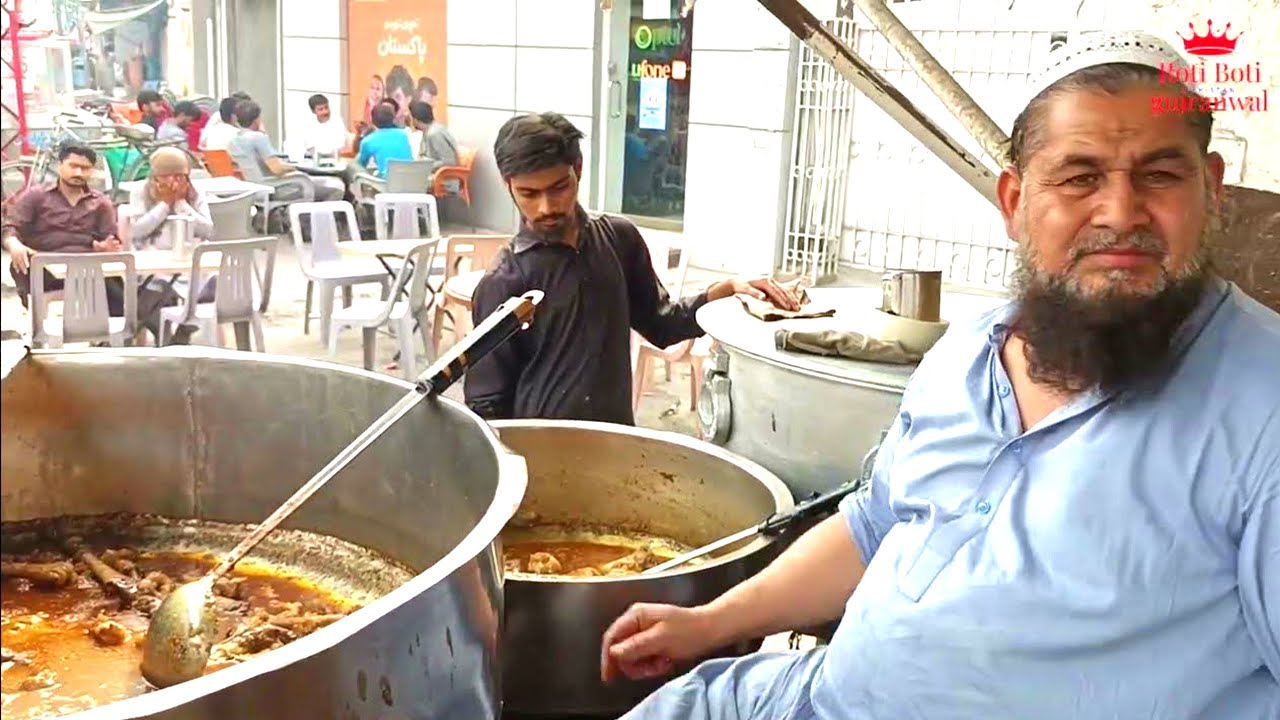 Kashmiri Bazar kay Shaukat Siri Paye/Worlds Best Street Food