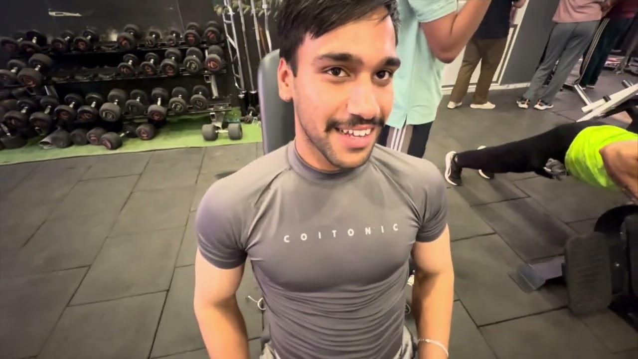 Vlog #1: Finally Starting + Building Stronger Shoulders & Legs