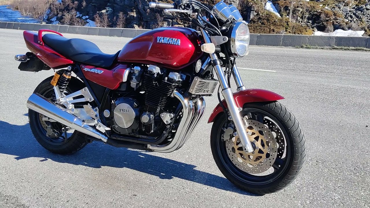 YAMAHA XJR 1200 1996 MODEL.
