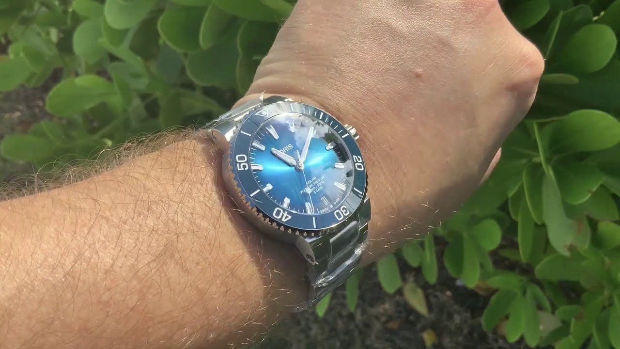 The New Calibre 400 First Look Aquis Date Unboxing, Review and Comparison.