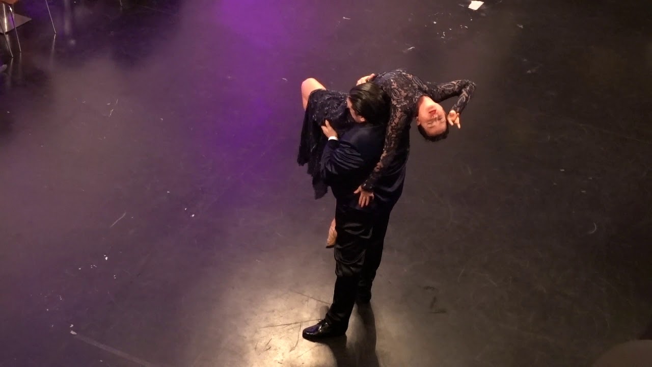 Tango: Ojos Negros. Bailando con Mariano Galeano en Hannut.
