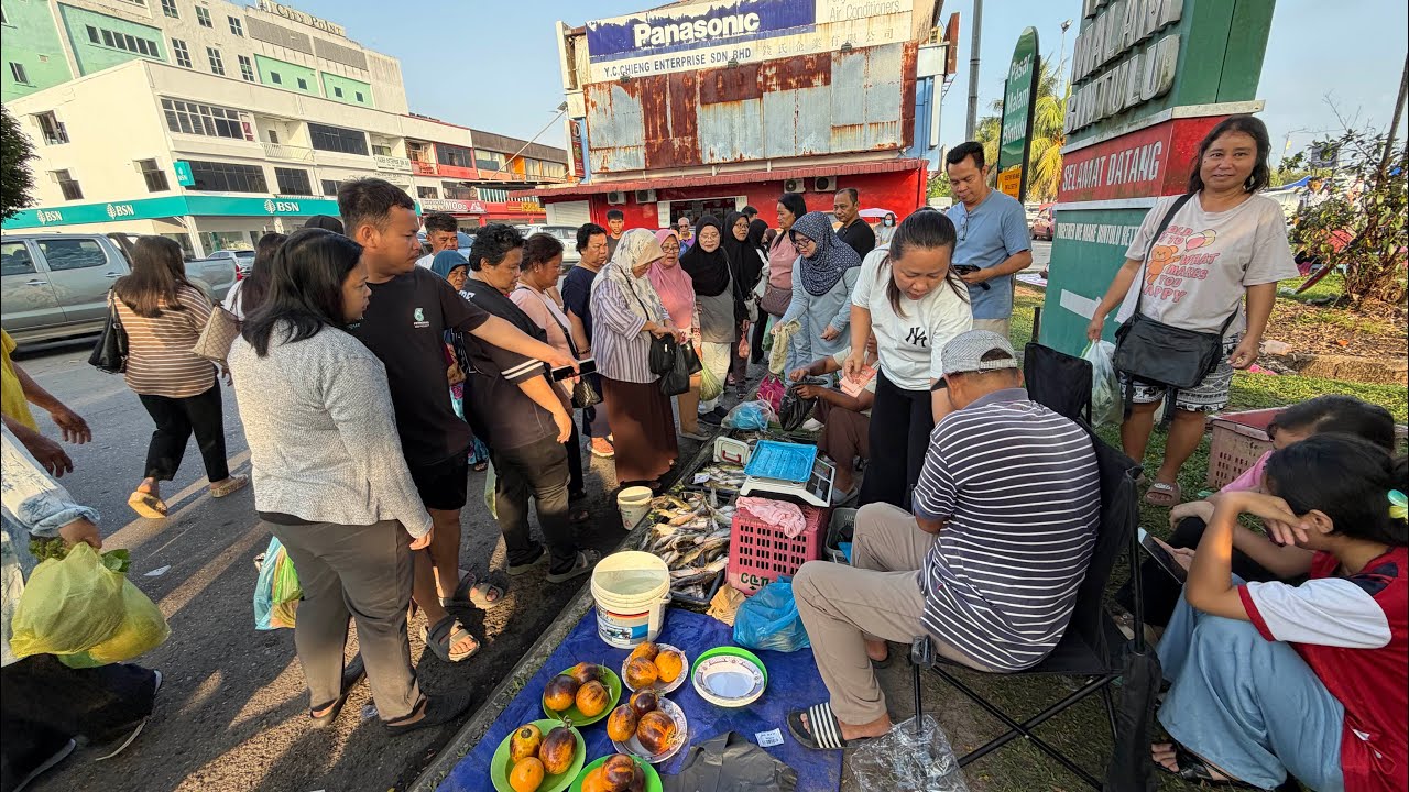 PASAR BORONG PAGI BINTULU SANGAT MERIAH RAMAI ORANG // MACAM MACAM ADA SAYURAN,IKAN SUNGAI // 