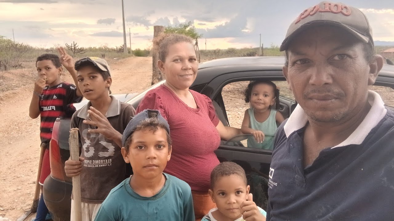 Plantando feijaõ e milho na roça 