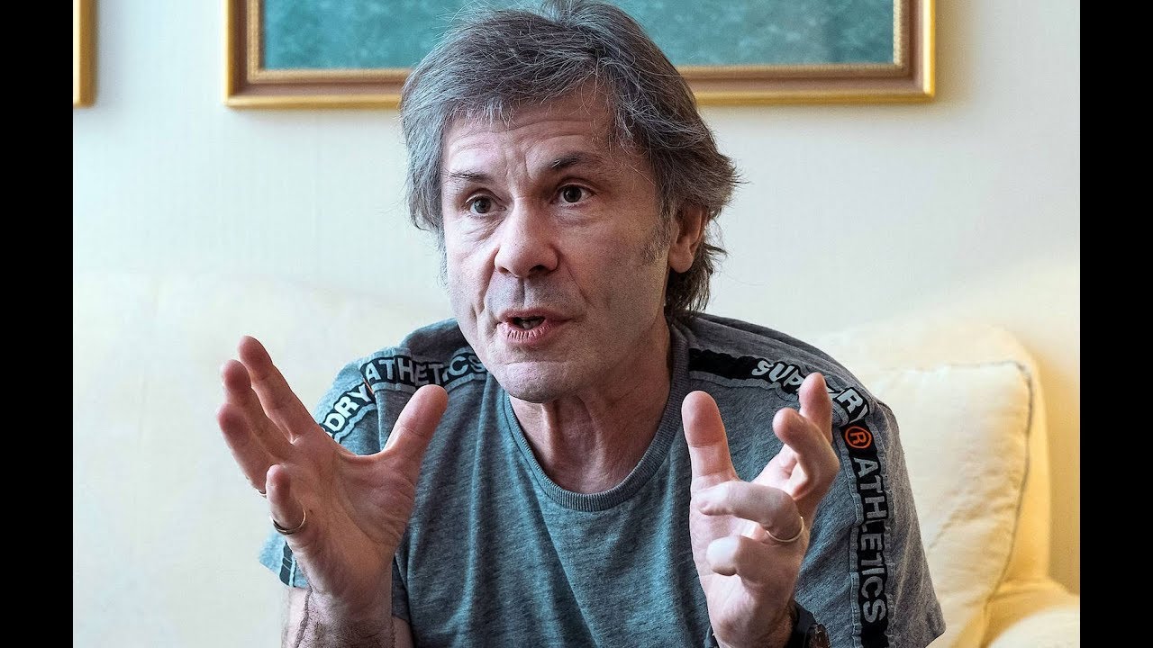 Iron Maiden-Leadsänger Bruce Dickinson über Fußball und Heavy Metal