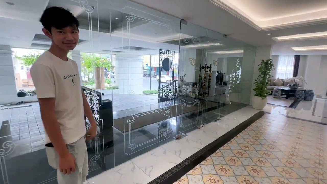SEBELUM PERFORMANCE FAREL PRAYOGA MAKAN SIANG DI SOLO