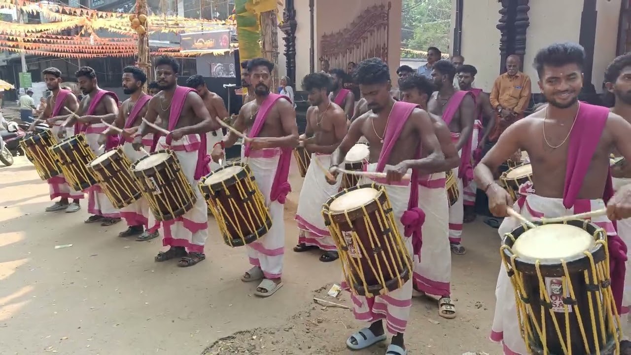 ശ്രീ ഭദ്രയുടെ  അടിപൊളി മേളം 