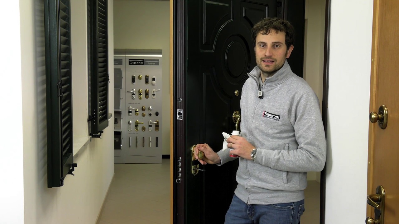 Come lubrificare un portone blindato - Falegname fai da te