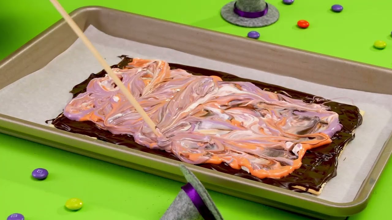 M&M'S HALLOWEEN RECIPE HALLOWEEN BARK
