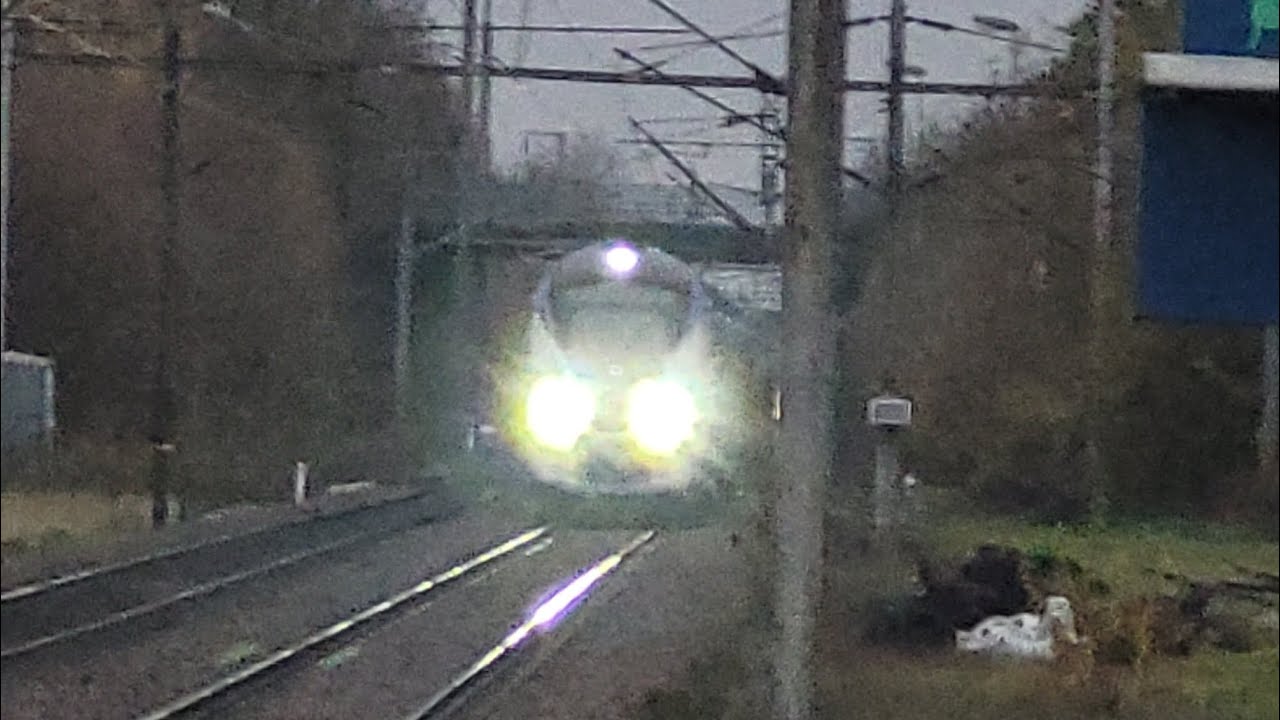 Arriv&eacute; tr&egrave;s rapide d'un UM3 de Regiolis