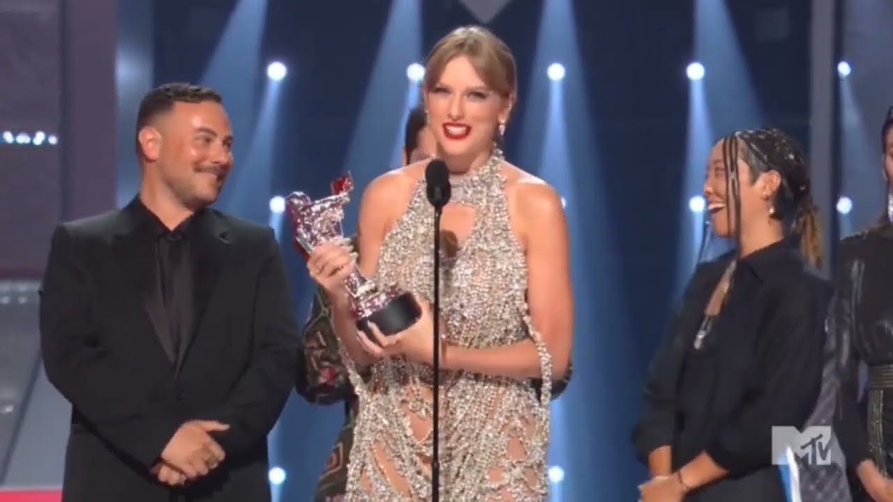 Taylor Swift Announces NEW ALBUM at VMAs 2022 || TS10 || Taylor Swift || VMAs 2022