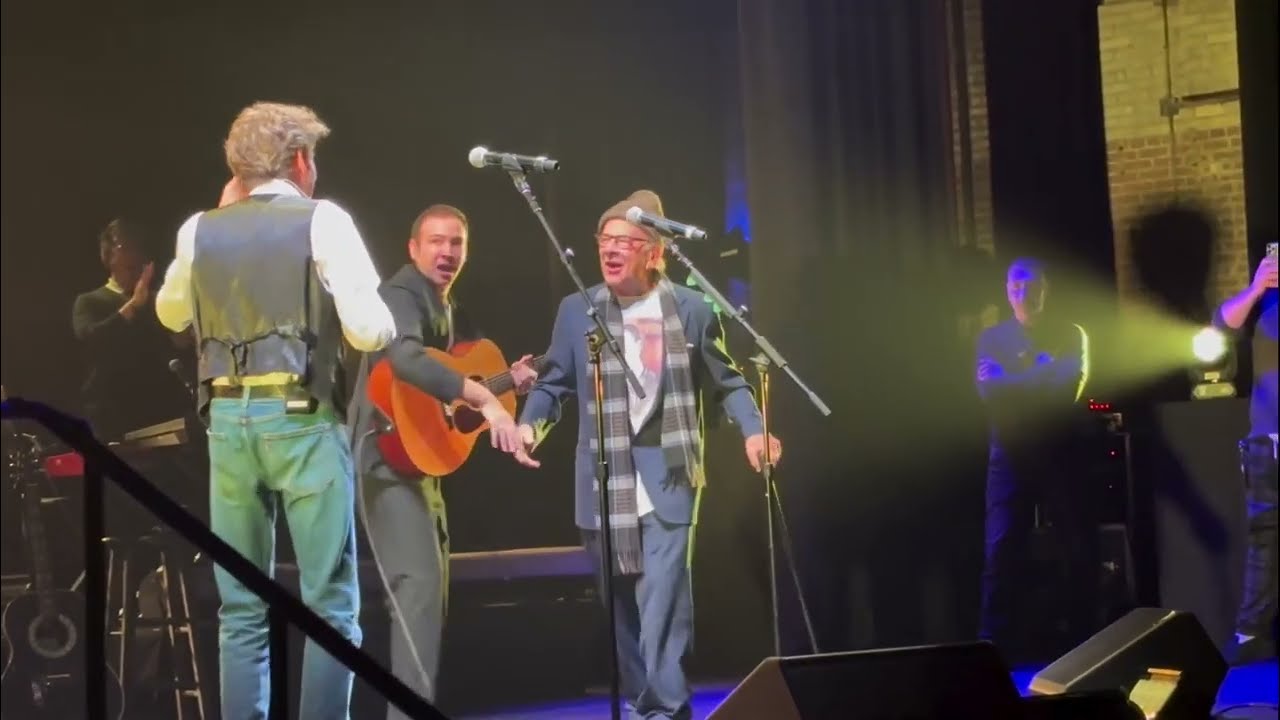 Art Garfunkel surprises the cast of The Simon & Garfunkel Story onstage in Staten Island, New York