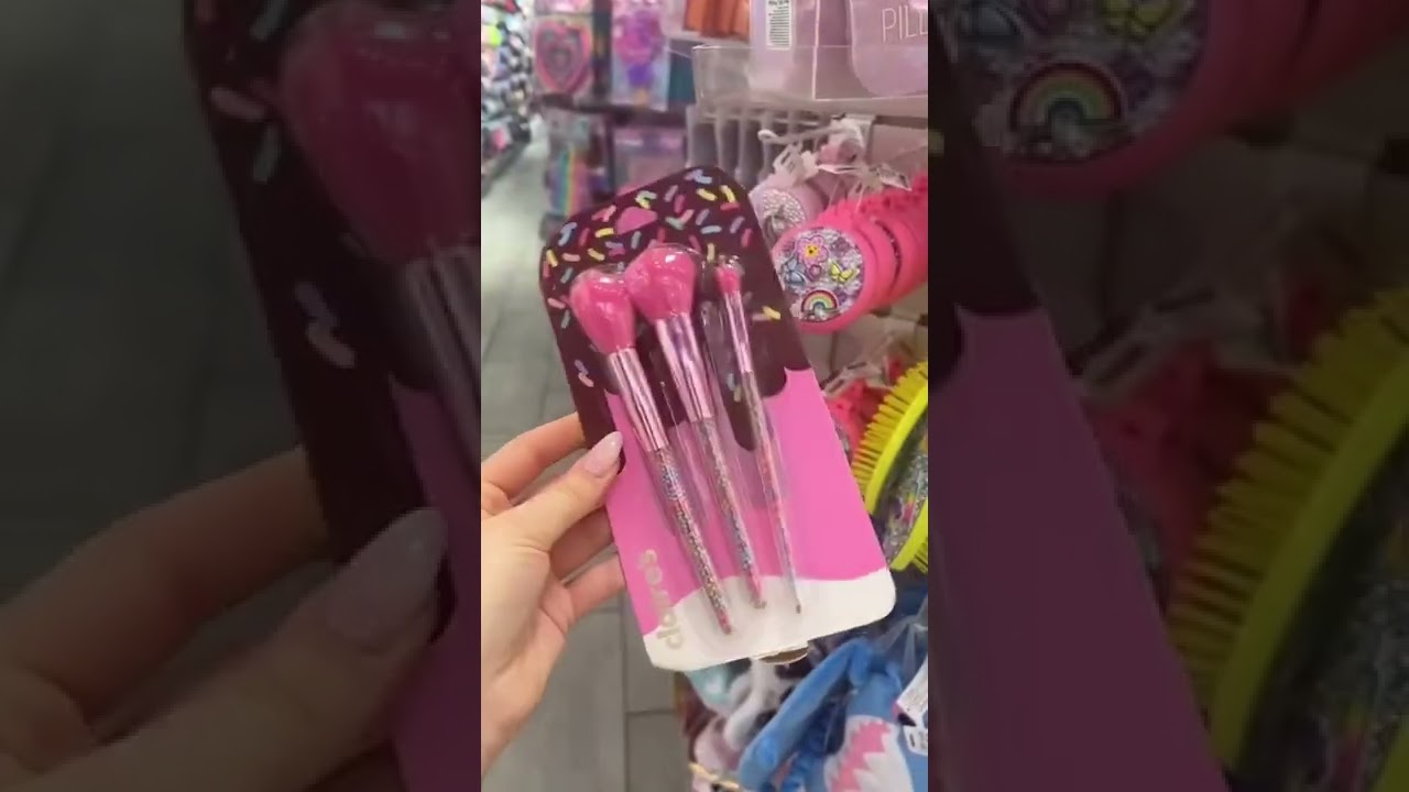 Come to Claire&rsquo;s with me to pick out a full face of kids makeup 🥰💓💄