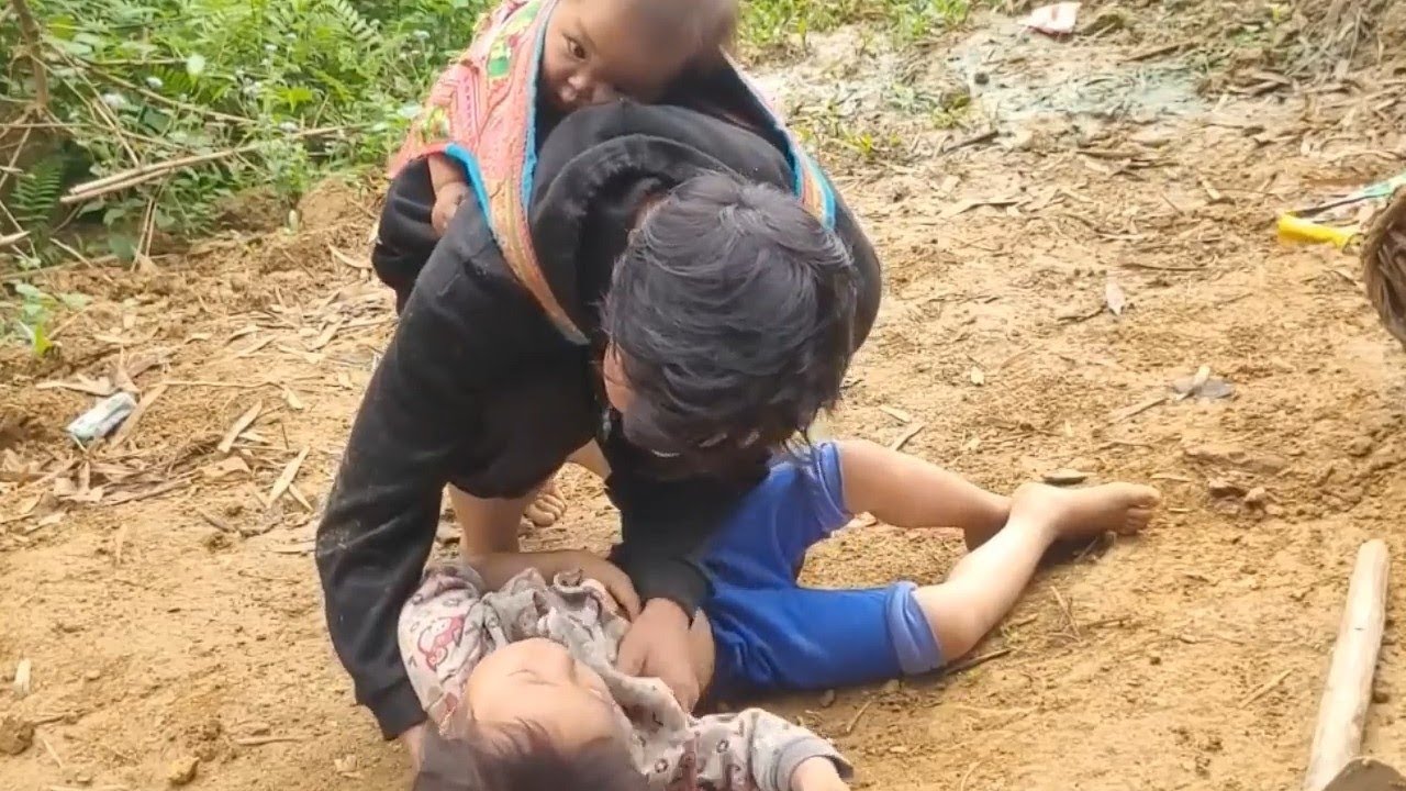Went to Gather Wild Fruits, Sold Them… Then the Child Passed Out 💔 | Real Life Struggle 