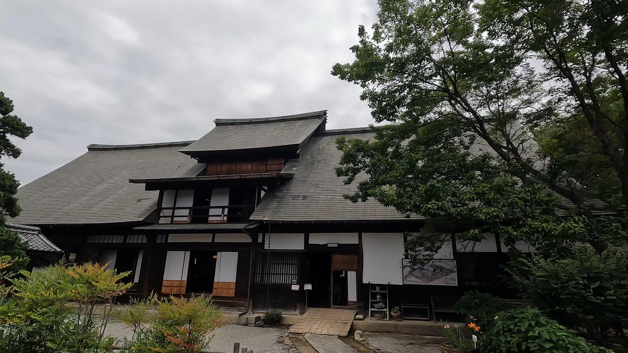 【山梨県甲州市】重要文化財「甘草屋敷」は薬草で築き上げた巨大御殿