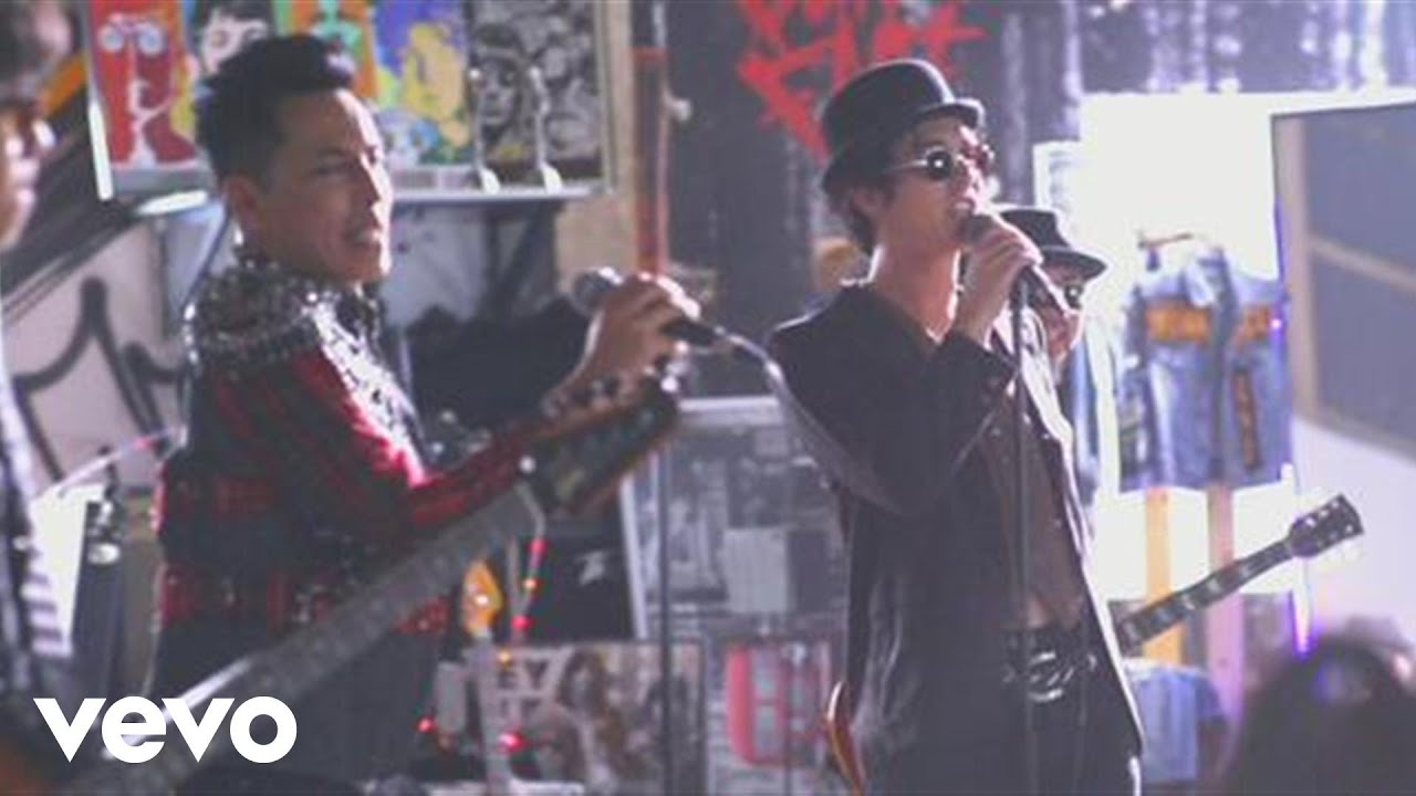 Bunkface, Amy Search - Rentak Laguku (Official Music Video)