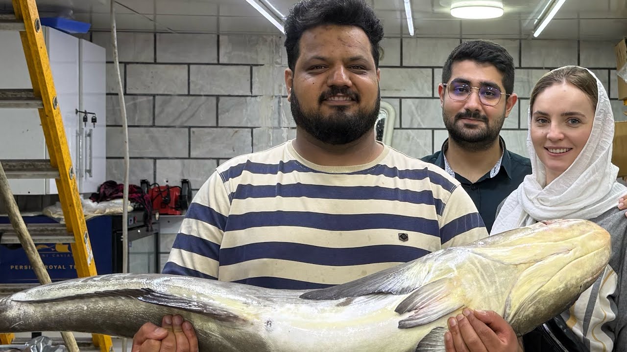 از لهستان اومدن گفتن برامون ماهی بزرگ پاک کن😅ماهی ۳۰ کیلویی