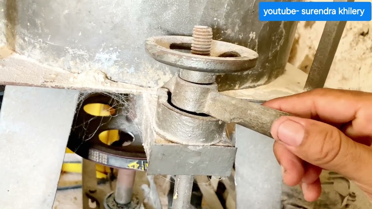 Atta Chakki Kaise Chalaye | Atta chakki flour mill video in Hindi By Surendra Khilery