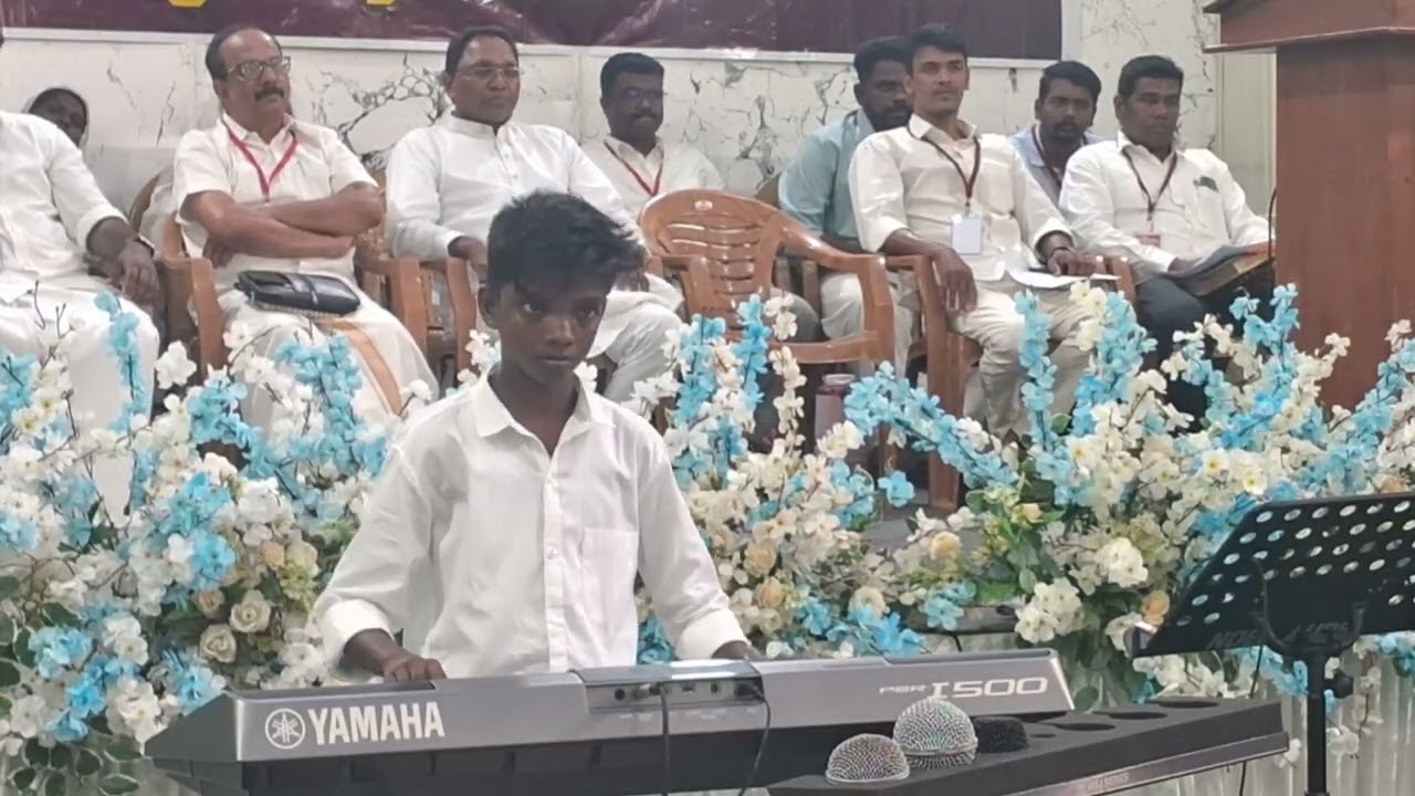 എഡ്വവിൻ ജി സന്തോഷ് ഓർഗനൽ കരവിരുത് തെളിയിക്കുന്നു