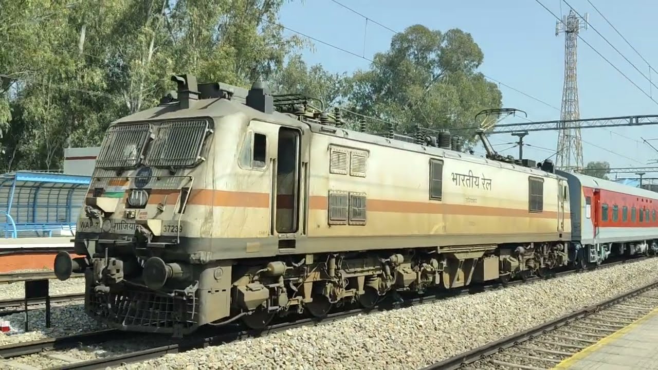 TATA MURI EXPRESS! GZBE WAP7 #37239 Switches Tracks Towards Jammu Tawi With 18309 SBP - JAT Express!