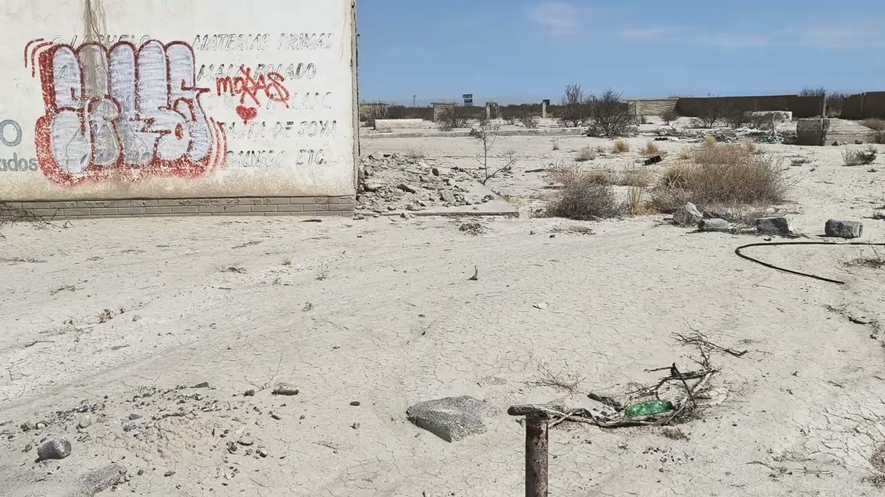 Fantasmas y construcciónes solas y destruidas..