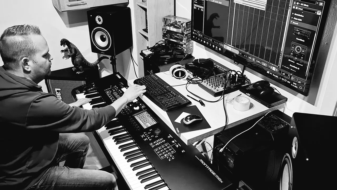 Yamaha Montage M8x improvisation (mobile phone recording)