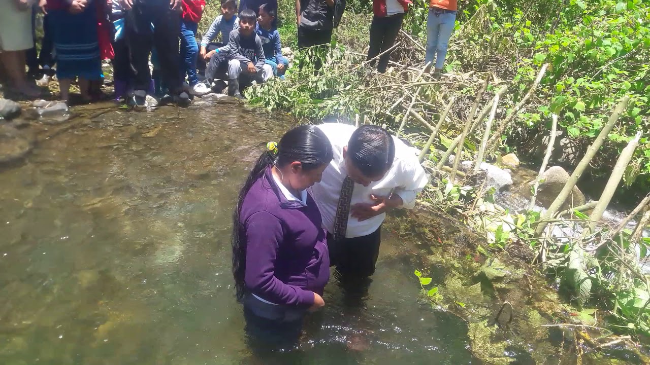 bautismo en la comunidad de Galápagos Iglesia apostólica nombre de Jesus