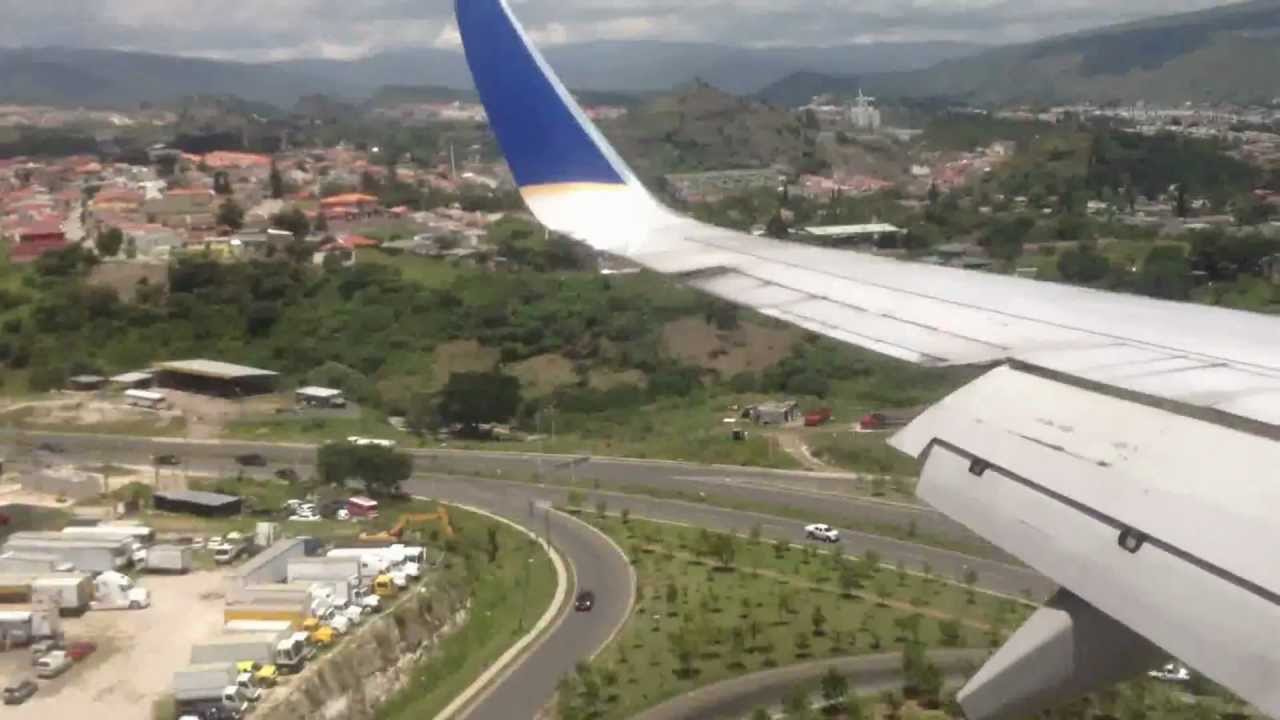 Tegucigalpa, Honduras Airport Toncontin Landing