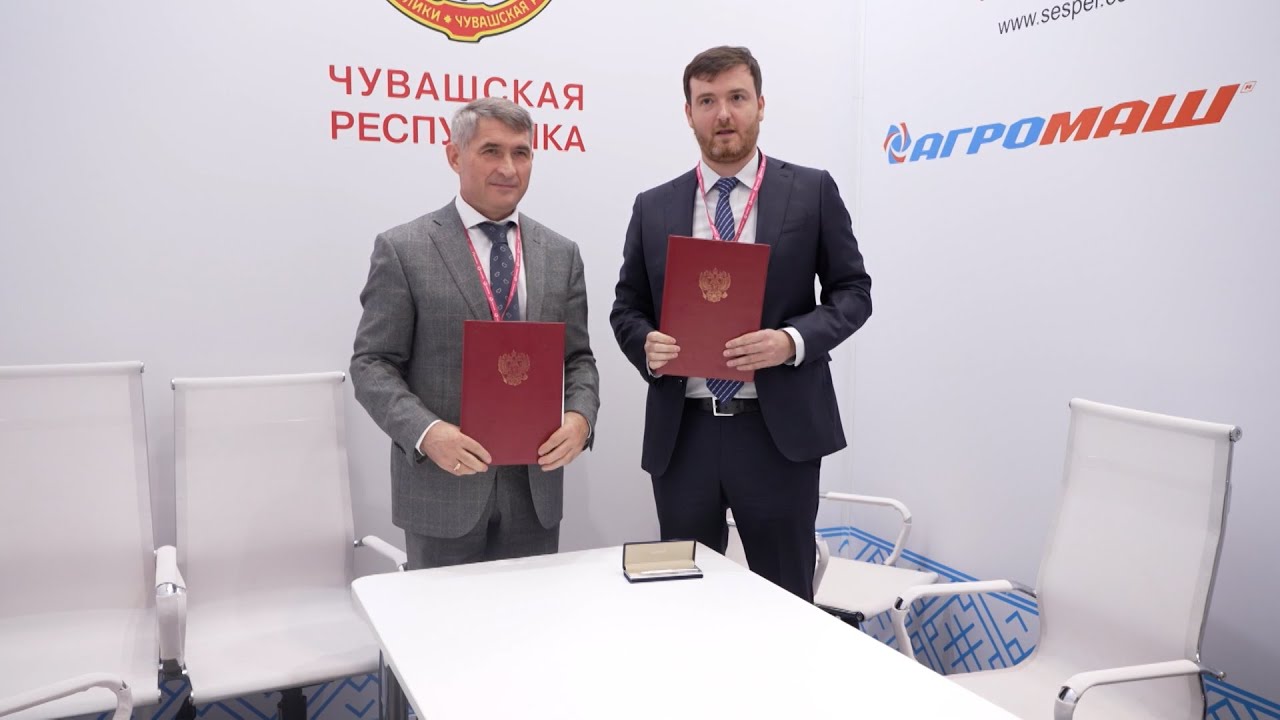 Стенд Чувашии на форуме ИННОПРОМ-23 посетил министр промышленности Денис Мантуров
